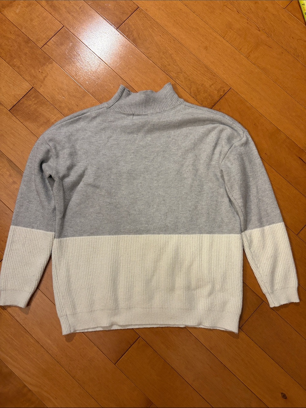 Women’s Two-Tone Mock Neck Sweater - Gray & Cream